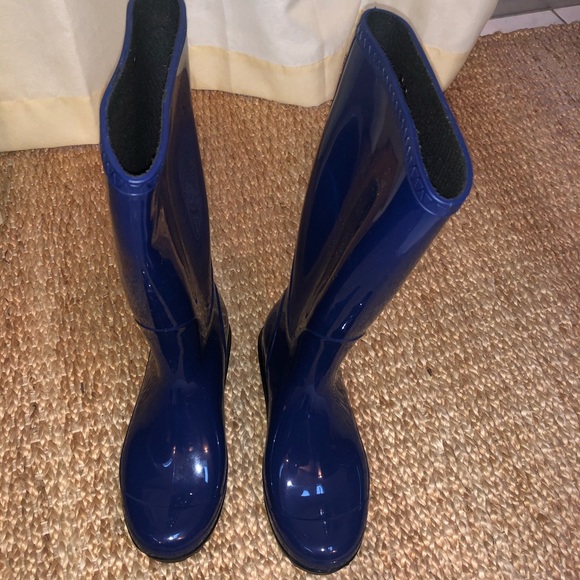 UGG Shoes - Like New!! UGG Rain boots